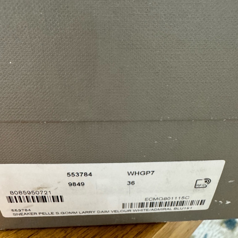 McQueen sneaker size 6
